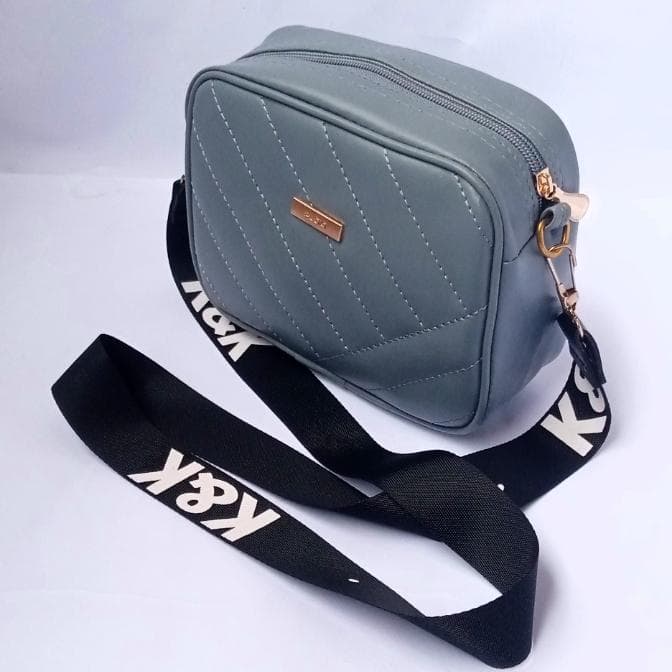 Quilted Women's Crossbody Bag - Small PU Leather Designer Handbag with Chain Strap